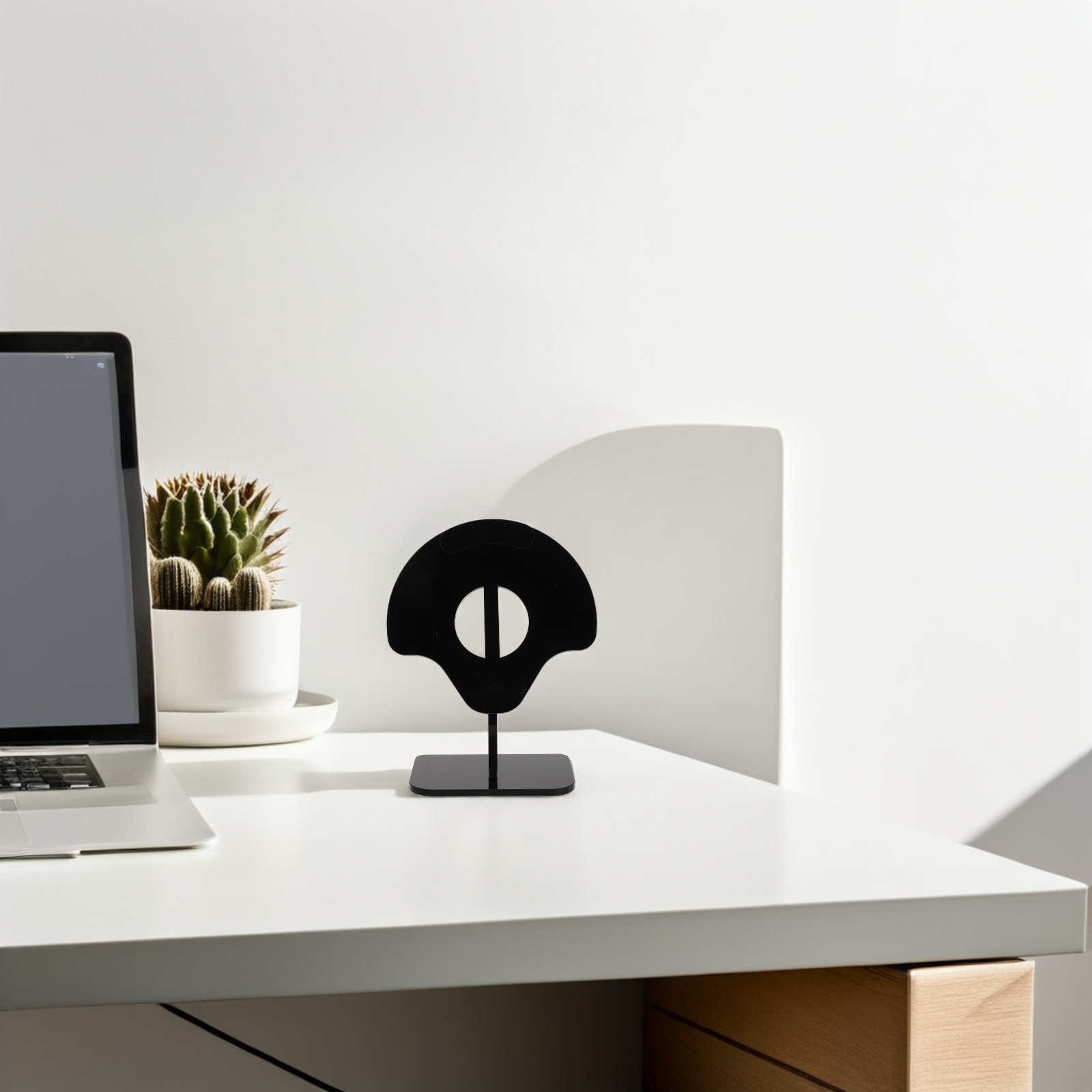 حامل سماعات رياضية من الأكريلي - مراجعة Desk Setup Headphones وسعره